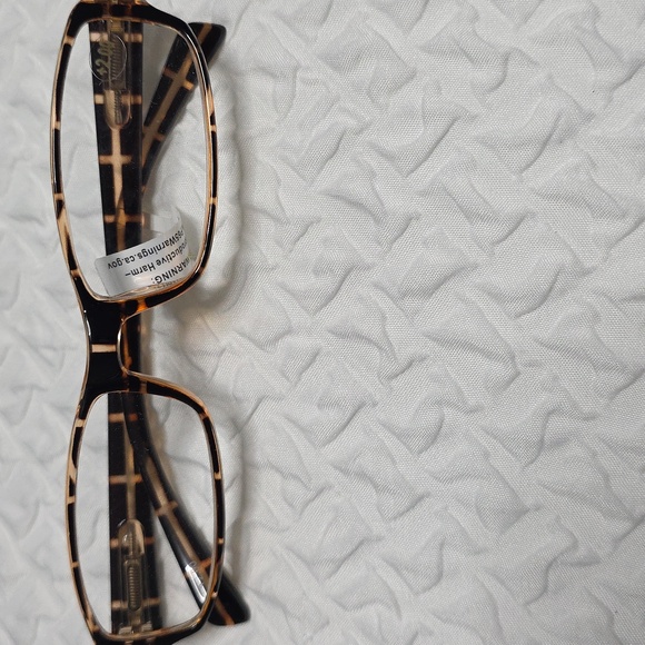 NWT TREND READERS - Picture 2 of 6